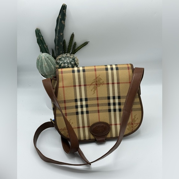 AUTHENTIC BURBERRY Crossbody Flap Ba - Picture 1 of 13
